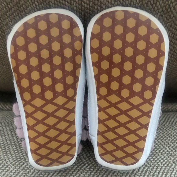 Vans Infant Suede Moccasins with Fringe. Velcro Closure. Light Pink. Size 2. EUC - Picture 9 of 15